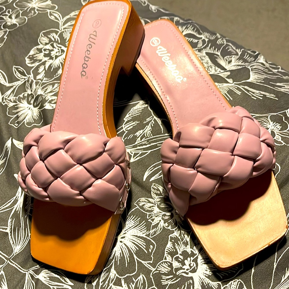 New no box size 9 sandals